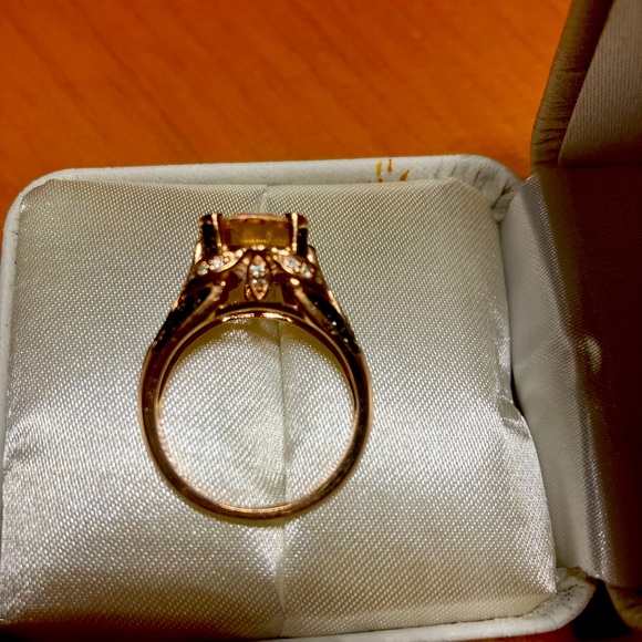 14 kt Rose Gold Morganite Diamond Ring - Picture 4 of 14